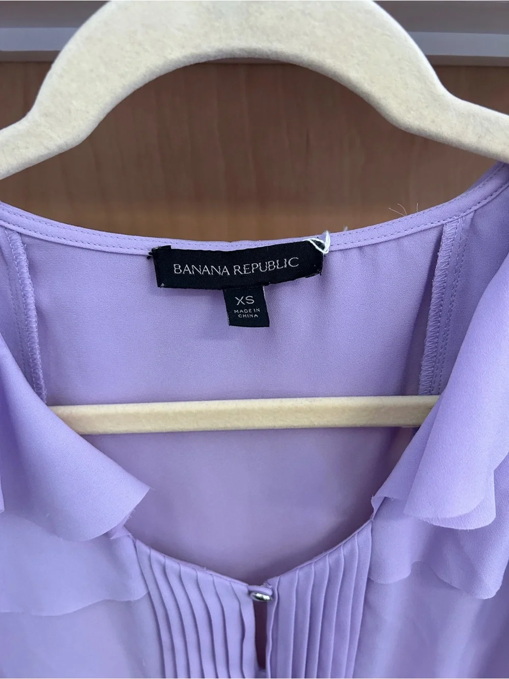Banana Republic Flowy Lavender Ruffle Collar Sleeveless Blouse - size XS